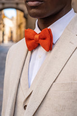 Pajarita de punto naranja para hombre
