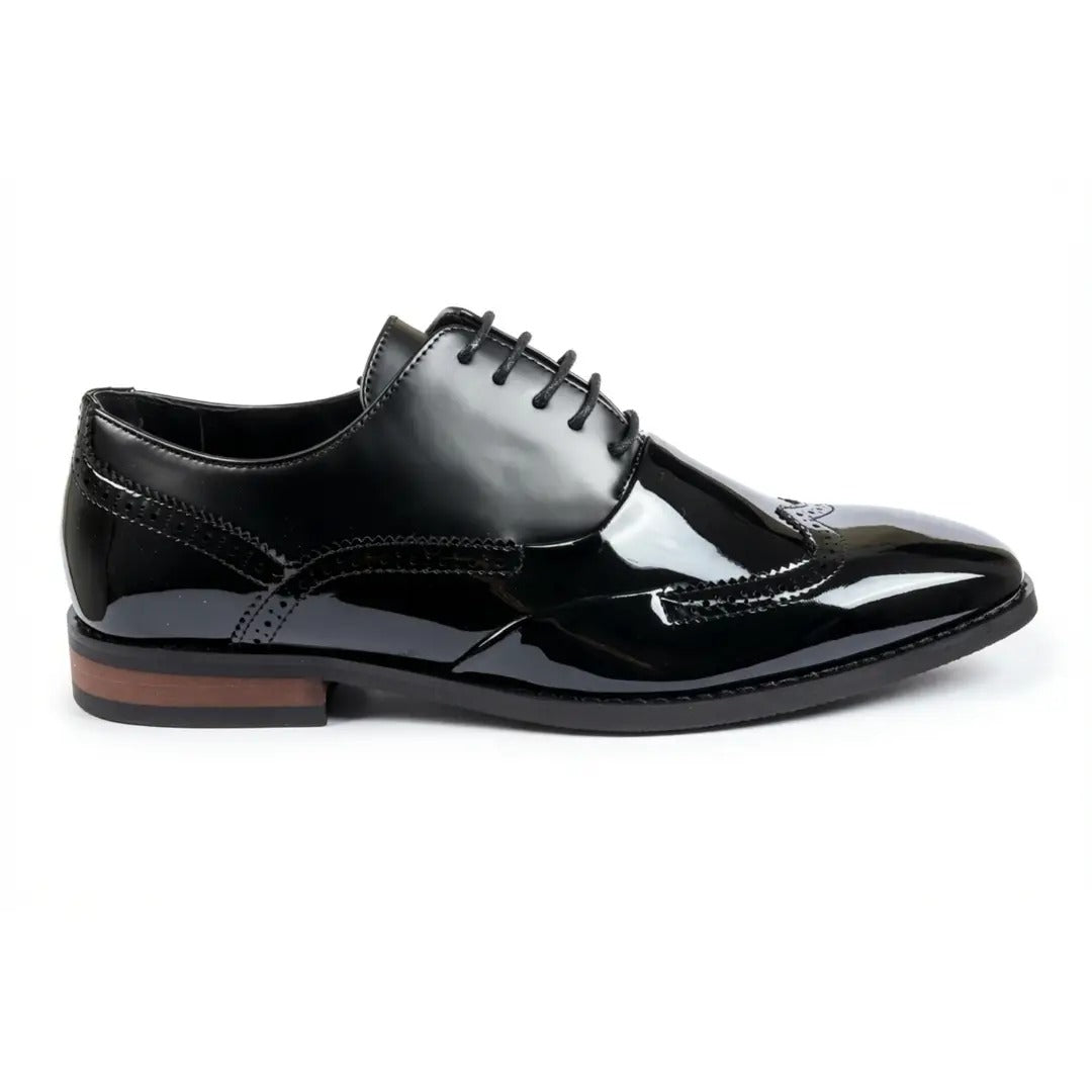 Zapatos Oxford de hombre con puntera de ala en piel sintética charol.