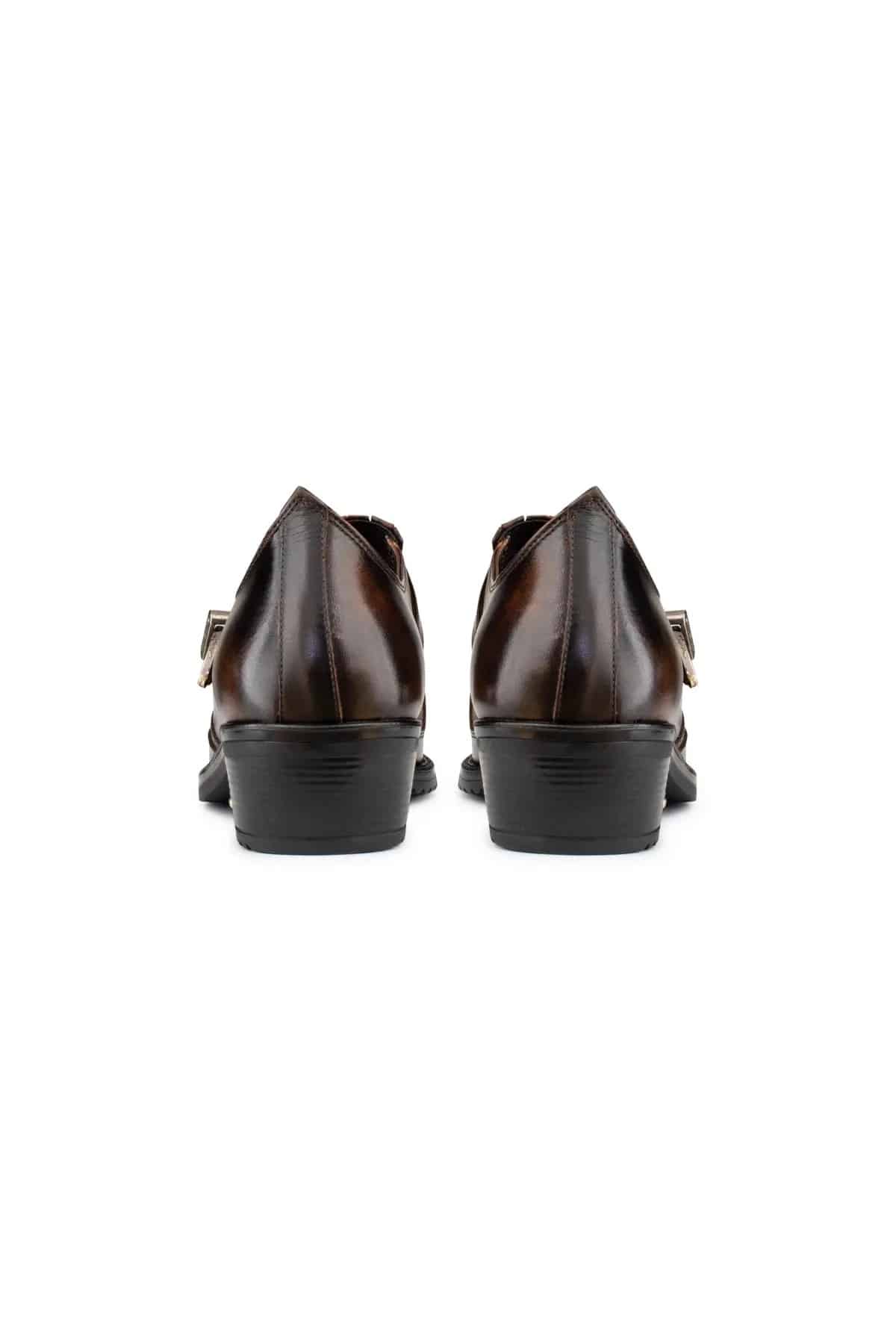 Zapatos de montar de cuero auténtico para hombre con hebilla.