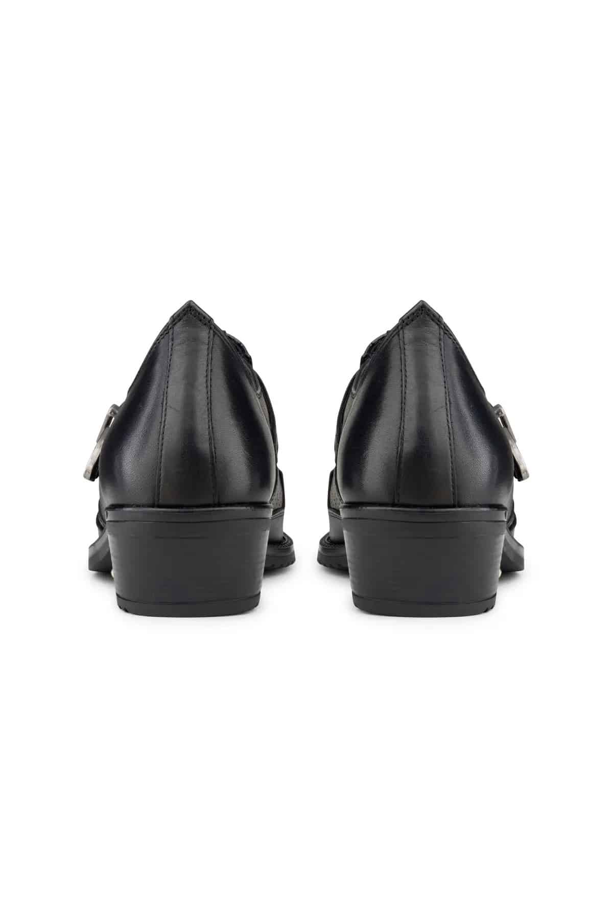 Zapatos de montar de cuero auténtico para hombre con hebilla.