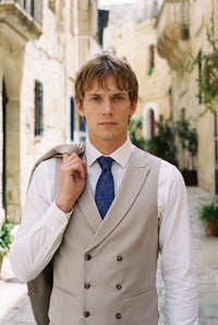 Corbata de hombre azul marino con estampado paisley.