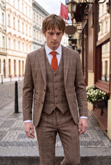 Corbata de hombre color óxido con acabado de ante.