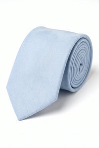 Corbata de hombre azul cielo con acabado de ante.