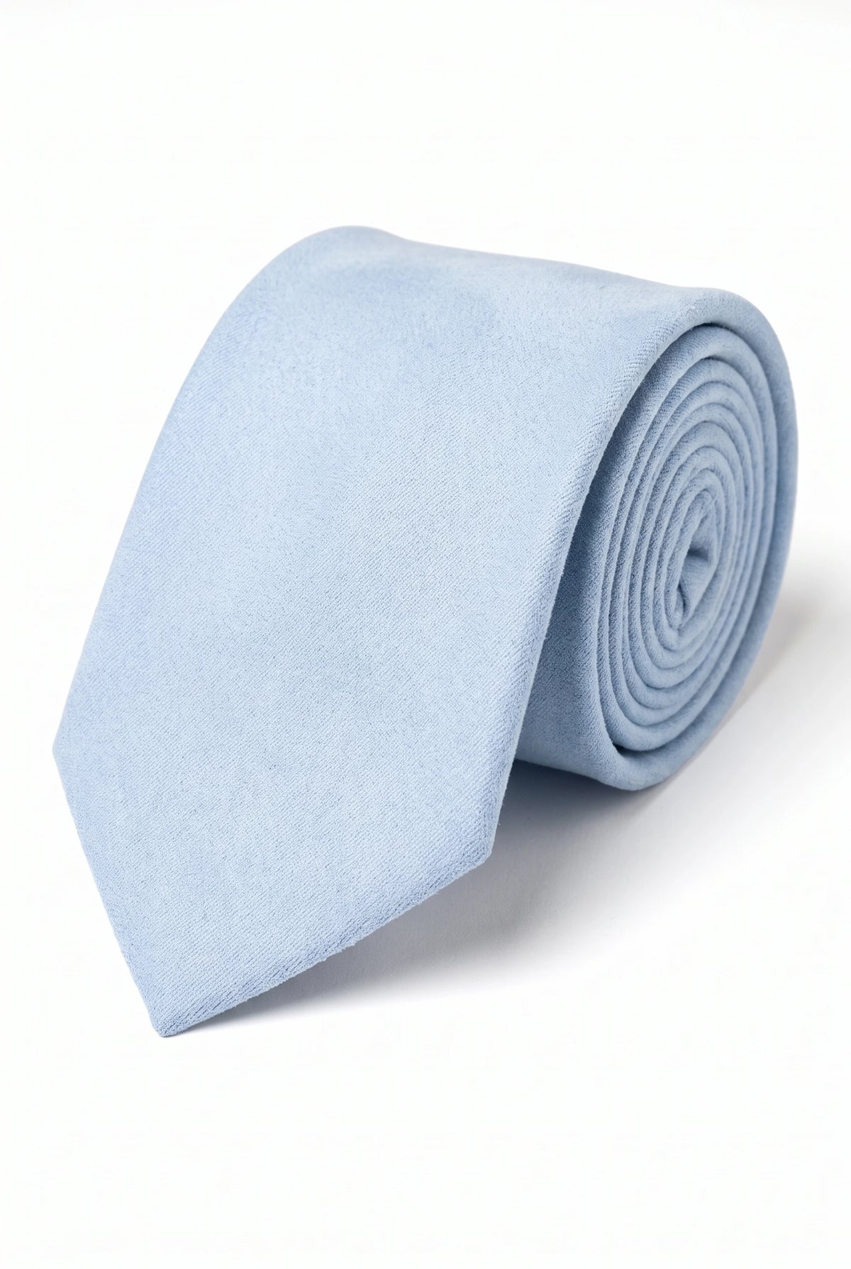 Corbata de hombre azul cielo con acabado de ante.