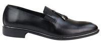 Zapatos sin cordones para hombre con borlas y detalles metálicos
