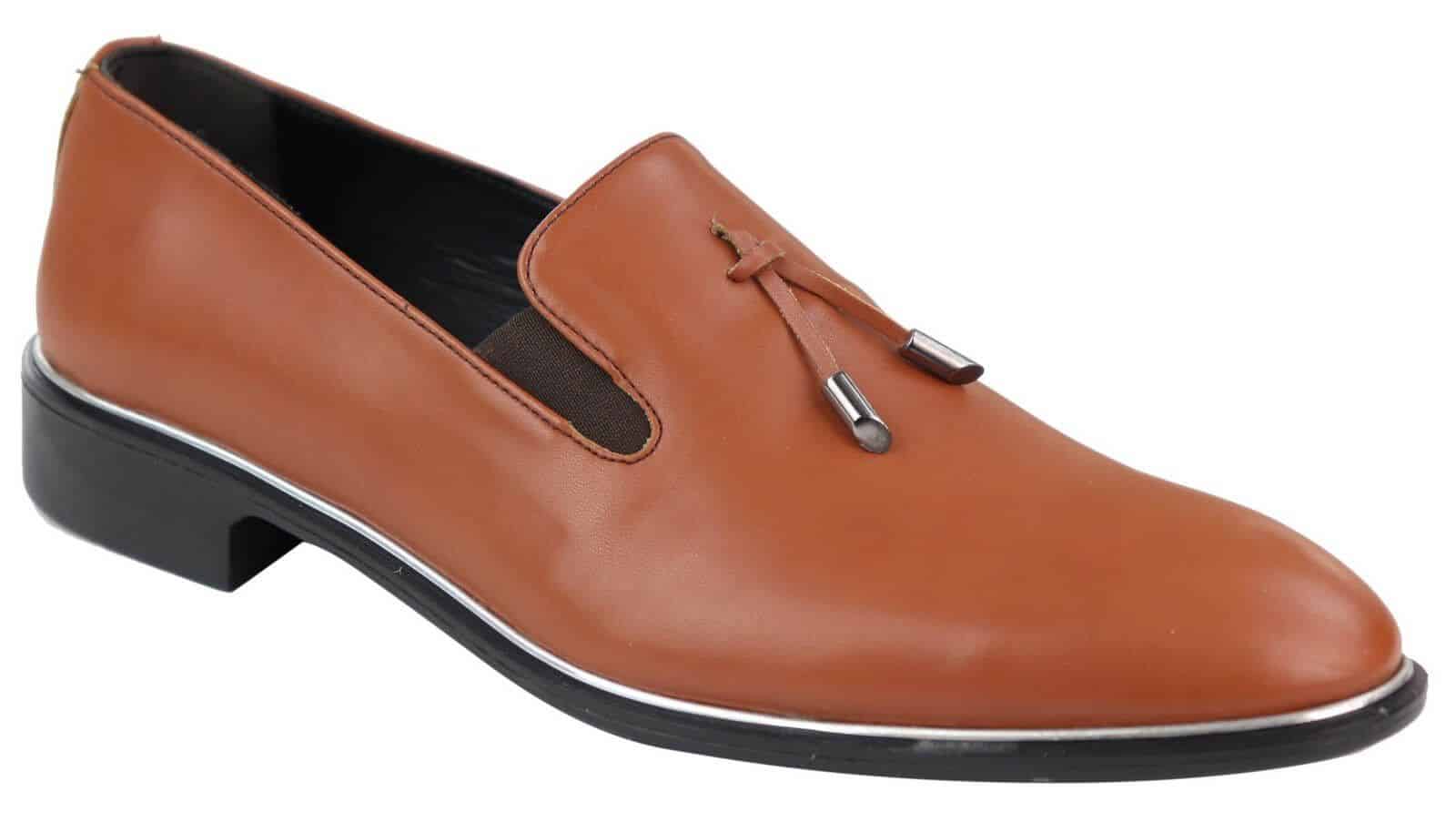 Zapatos sin cordones para hombre con borlas y detalles metálicos