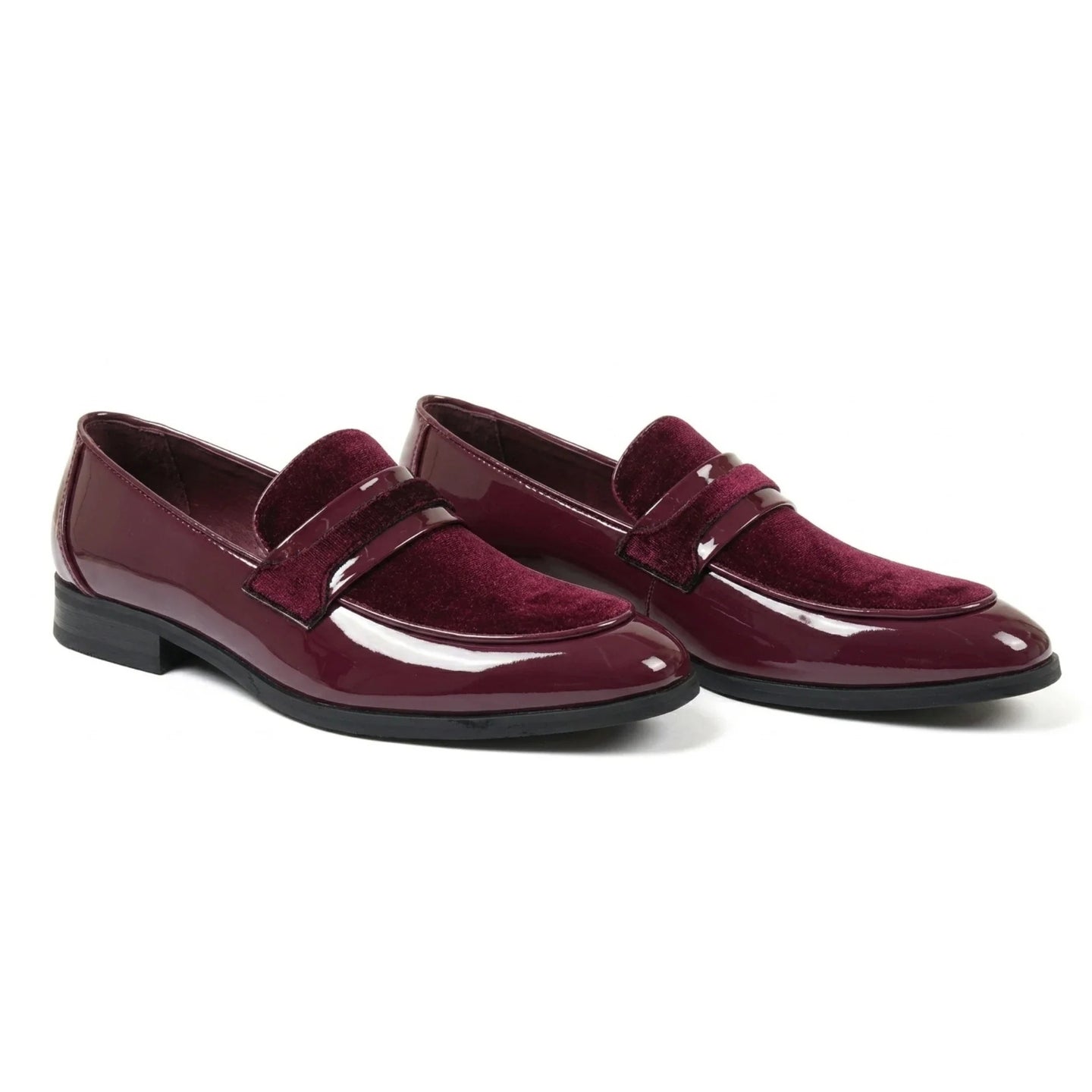 Mocasines de hombre de piel vegana, terciopelo y charol con detalles.