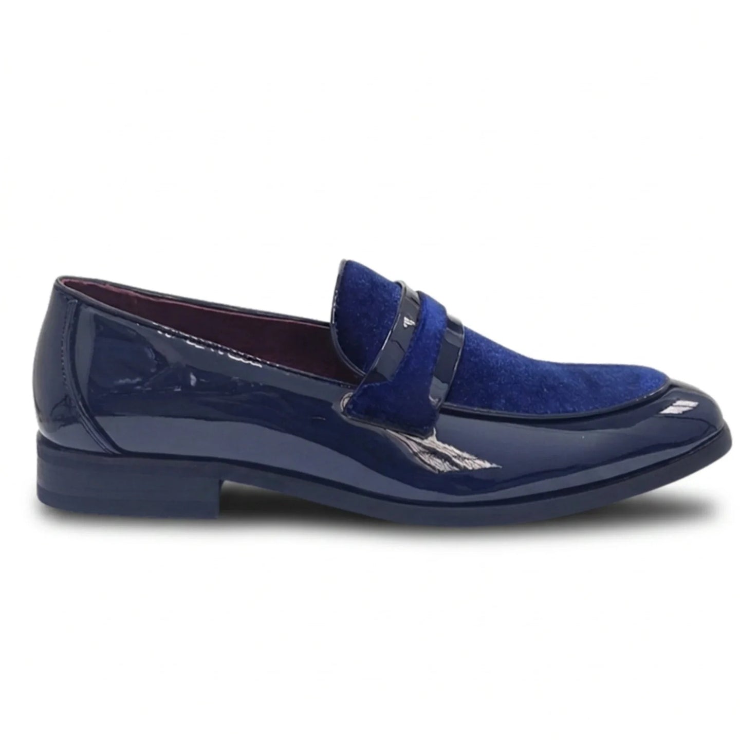 Mocasines de hombre de piel vegana, terciopelo y charol con detalles.