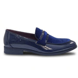 Mocasines de hombre de piel vegana, terciopelo y charol con detalles.