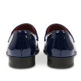 Mocasines de hombre de piel vegana, terciopelo y charol con detalles.