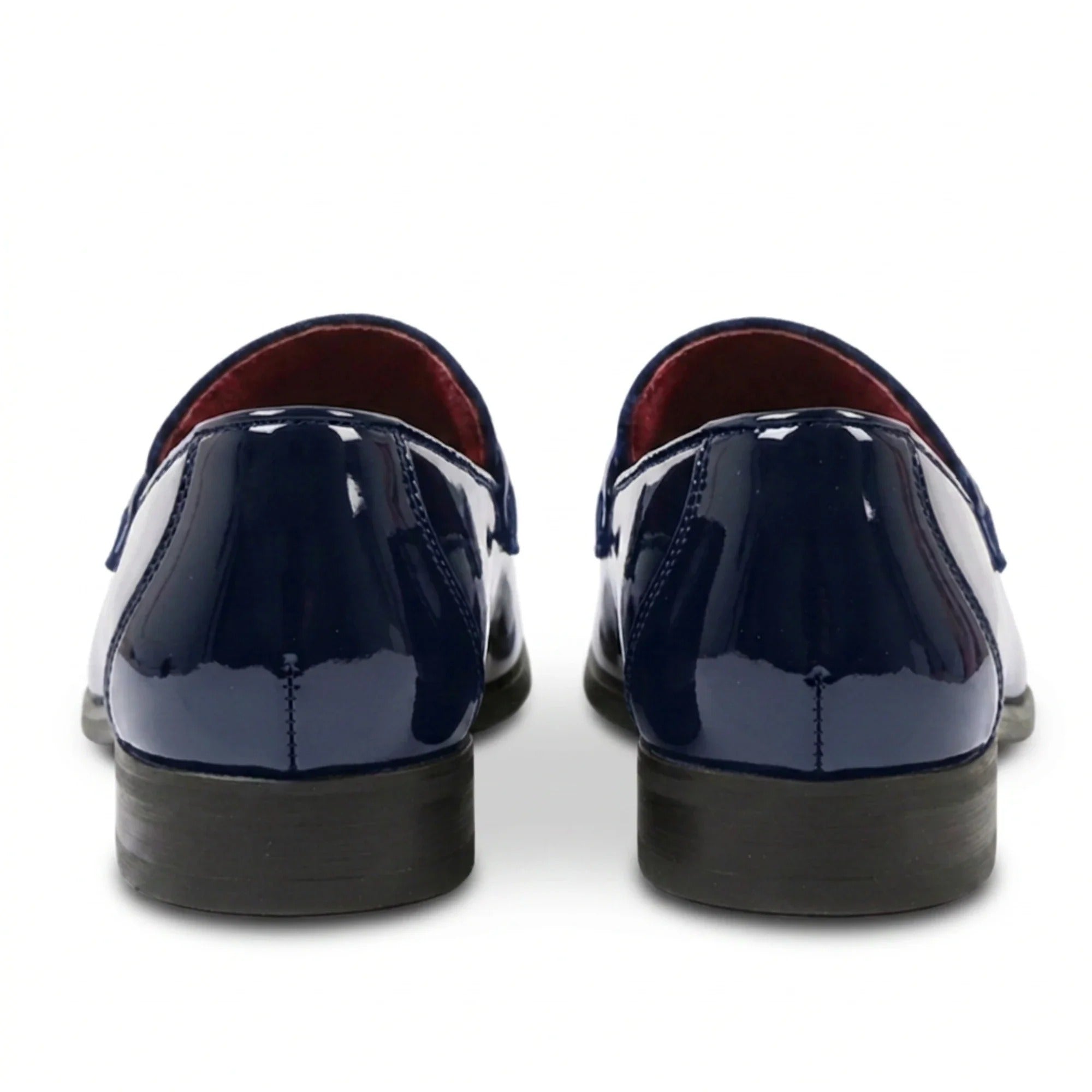 Mocasines de hombre de piel vegana, terciopelo y charol con detalles.