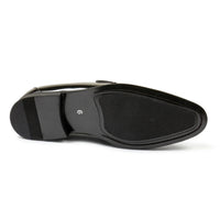 Mocasines de hombre de piel vegana, terciopelo y charol con detalles.