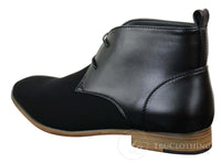 Botines Chelsea de ante negro con cordones para hombre, estilo casual elegante y formal.