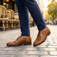 Zapatos brogue clásicos formales con cordones para hombre, de cuero marrón claro.