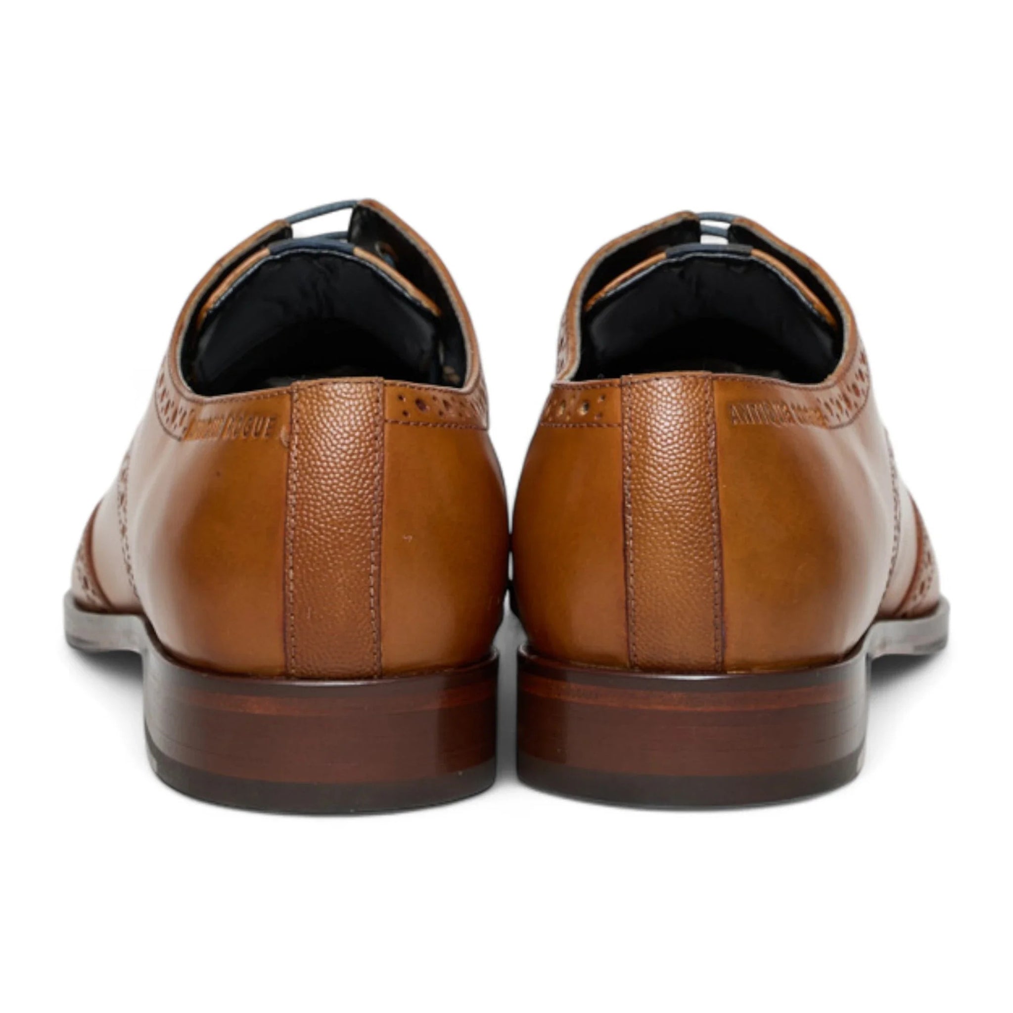 Zapatos brogue clásicos formales con cordones para hombre, de cuero marrón claro.