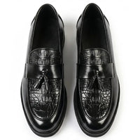 Mocasines de hombre con borlas, suela gruesa y textura antideslizante.