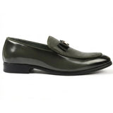 Mocasines de hombre con hebilla icónica, frontal texturizado y lazo.