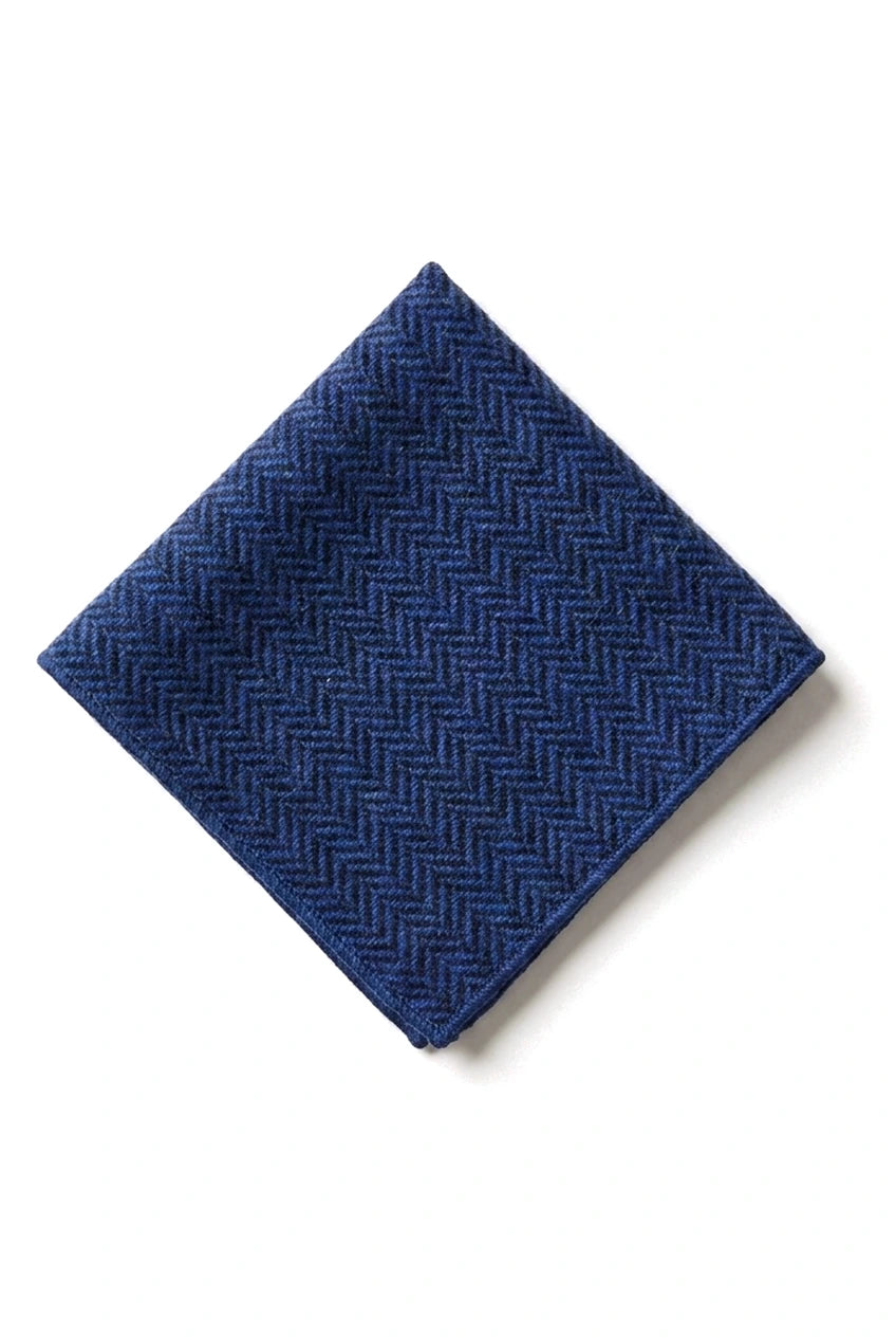 Conjunto de corbata y pañuelo de tweed azul para hombre. Clásico diseño británico de lana con estampado de espiga.