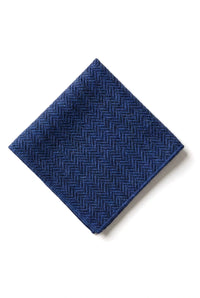 Conjunto de corbata y pañuelo de tweed azul para hombre. Clásico diseño británico de lana con estampado de espiga.