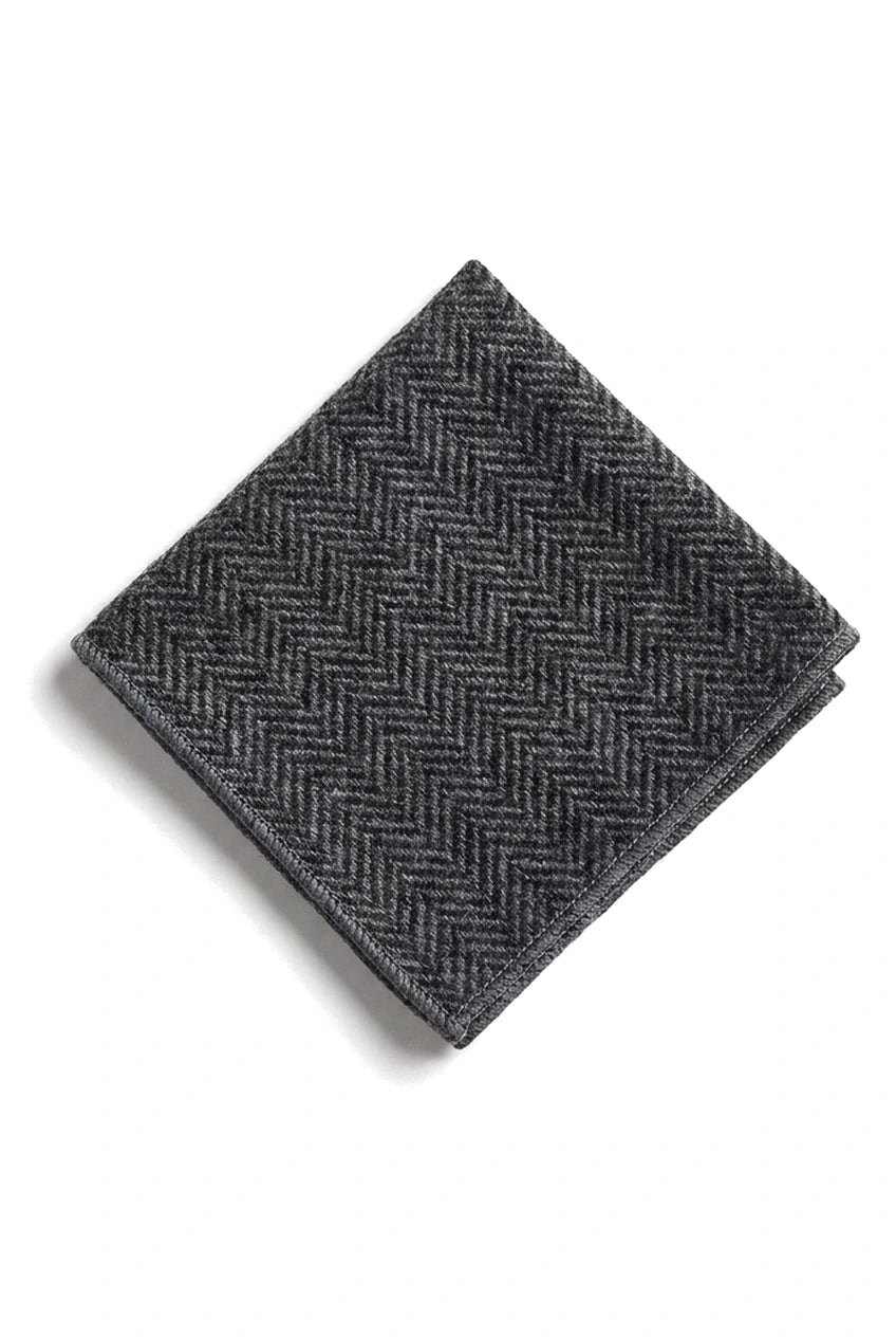 Conjunto de corbata y pañuelo de tweed color carbón para hombre. Clásico diseño británico de lana con espiga.