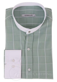 Camisa de hombre con estampado de cuadros vintage y cuello desmontable.