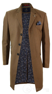 Abrigo de invierno para hombre, gabardina 3/4, espiga, largo, ribete de terciopelo, botones, color tostado.