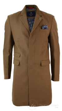 Abrigo de invierno para hombre, gabardina 3/4, espiga, largo, ribete de terciopelo, botones, color tostado.