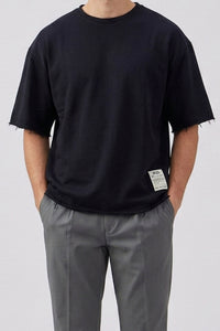 Camiseta de hombre azul marino oscuro de corte relajado con borde sin rematar, mezcla de algodón y cuello redondo.