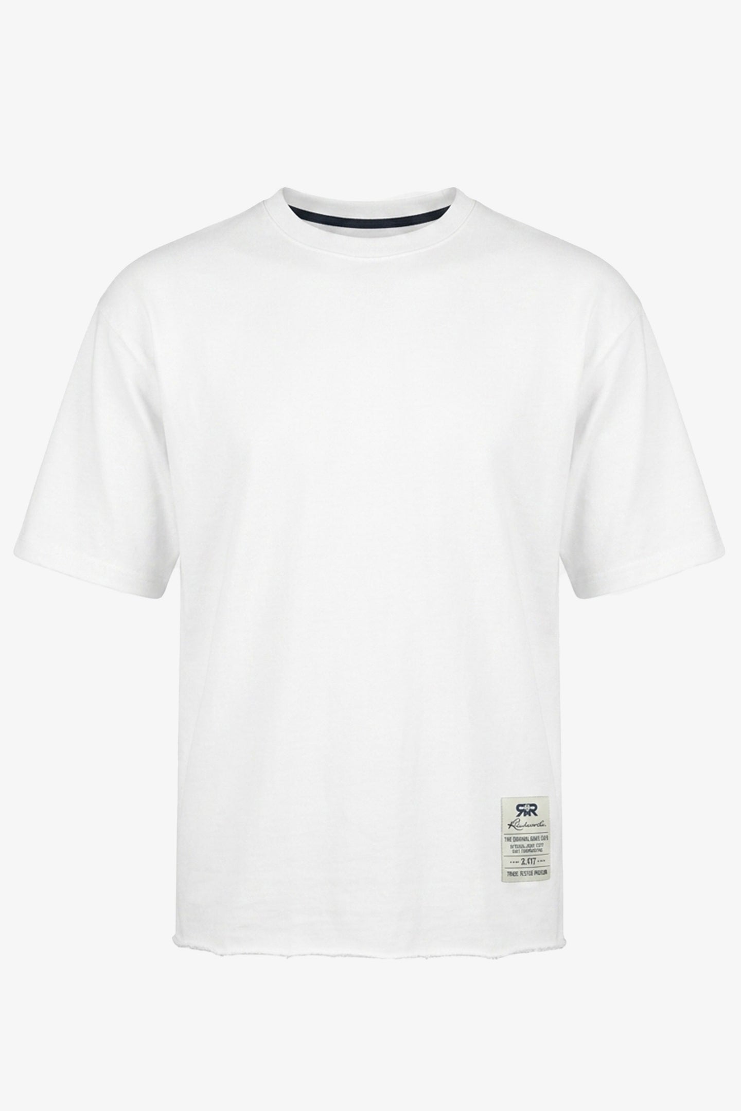 Camiseta blanca de hombre de corte relajado con borde sin rematar, mezcla de algodón y cuello redondo.
