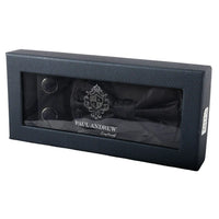Set de regalo para hombre: pajarita negra, pañuelo de bolsillo y gemelos.