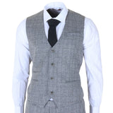 Traje de tres piezas para hombre, gris, clásico a cuadros, corte ajustado.