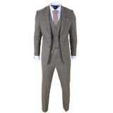 Traje de tres piezas para hombre, color marrón claro, a cuadros clásicos y corte ajustado.