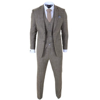 Traje de tres piezas para hombre, color marrón claro, a cuadros clásicos y corte ajustado.