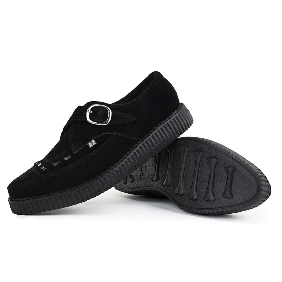 Zapatos de plataforma con hebilla Monk y punta puntiaguda estilo creeper en ante negro.
