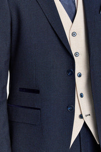Traje a cuadros azul marino Regent con chaleco color crema Regent en contraste.