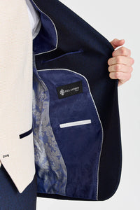 Traje a cuadros azul marino Regent con chaleco color crema Regent en contraste.