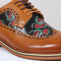 Ross - Zapatos brogue de cuero marrón con estampado floral y calavera para hombre