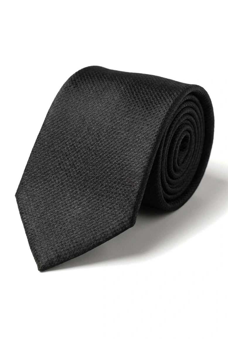 Conjunto de regalo de corbata negra texturizada de seda satinada con pañuelo de bolsillo, gemelos y corbata de satén mate.