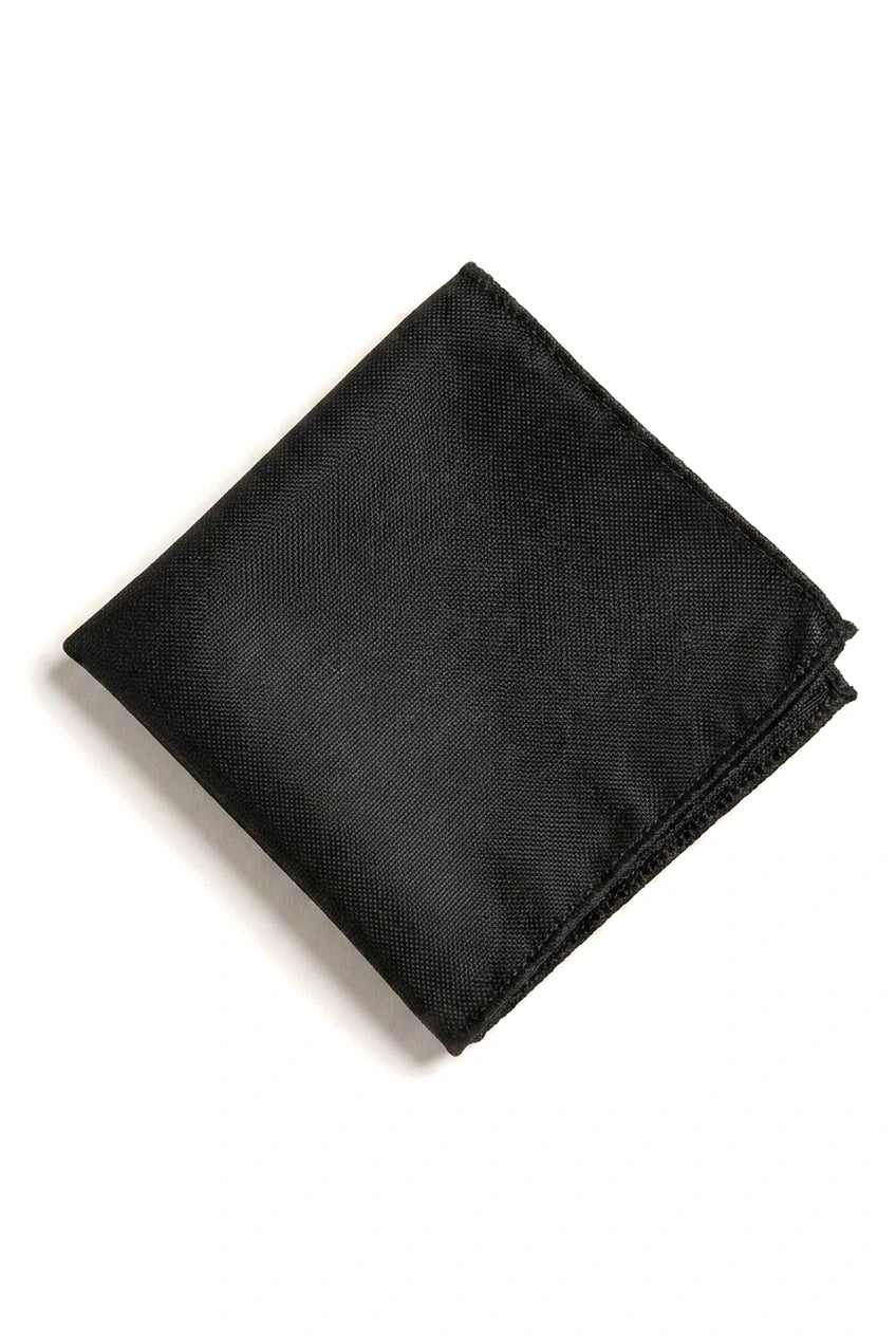 Conjunto de regalo de corbata negra texturizada de seda satinada con pañuelo de bolsillo, gemelos y corbata de satén mate.