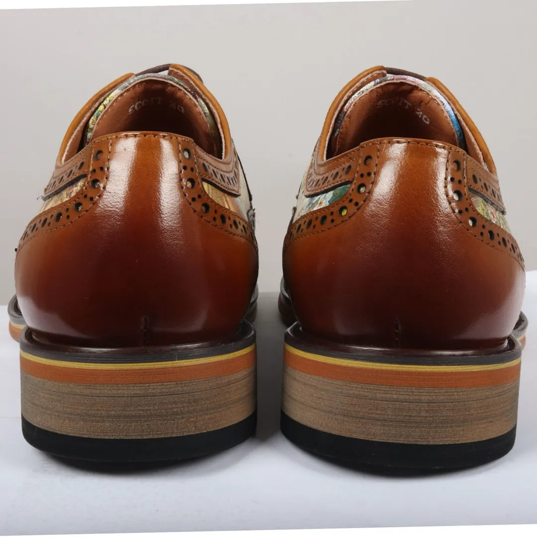 Zapatos brogue de piel marrón con estampado icónico para hombre de Scott