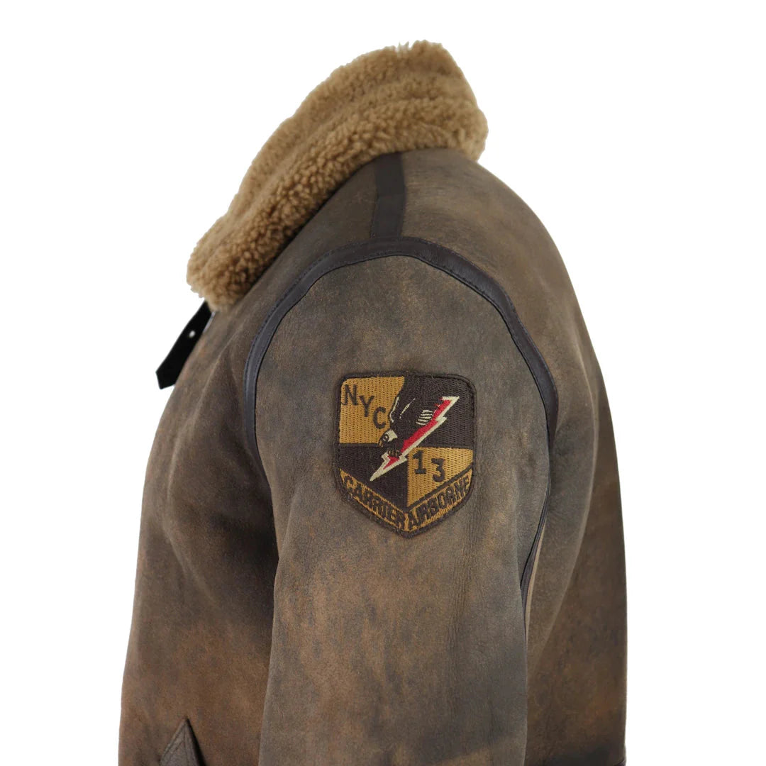 Chaqueta de aviador para hombre de piel de oveja marrón envejecida con cremallera y forro de pelo de camello, estilo clásico de invierno.