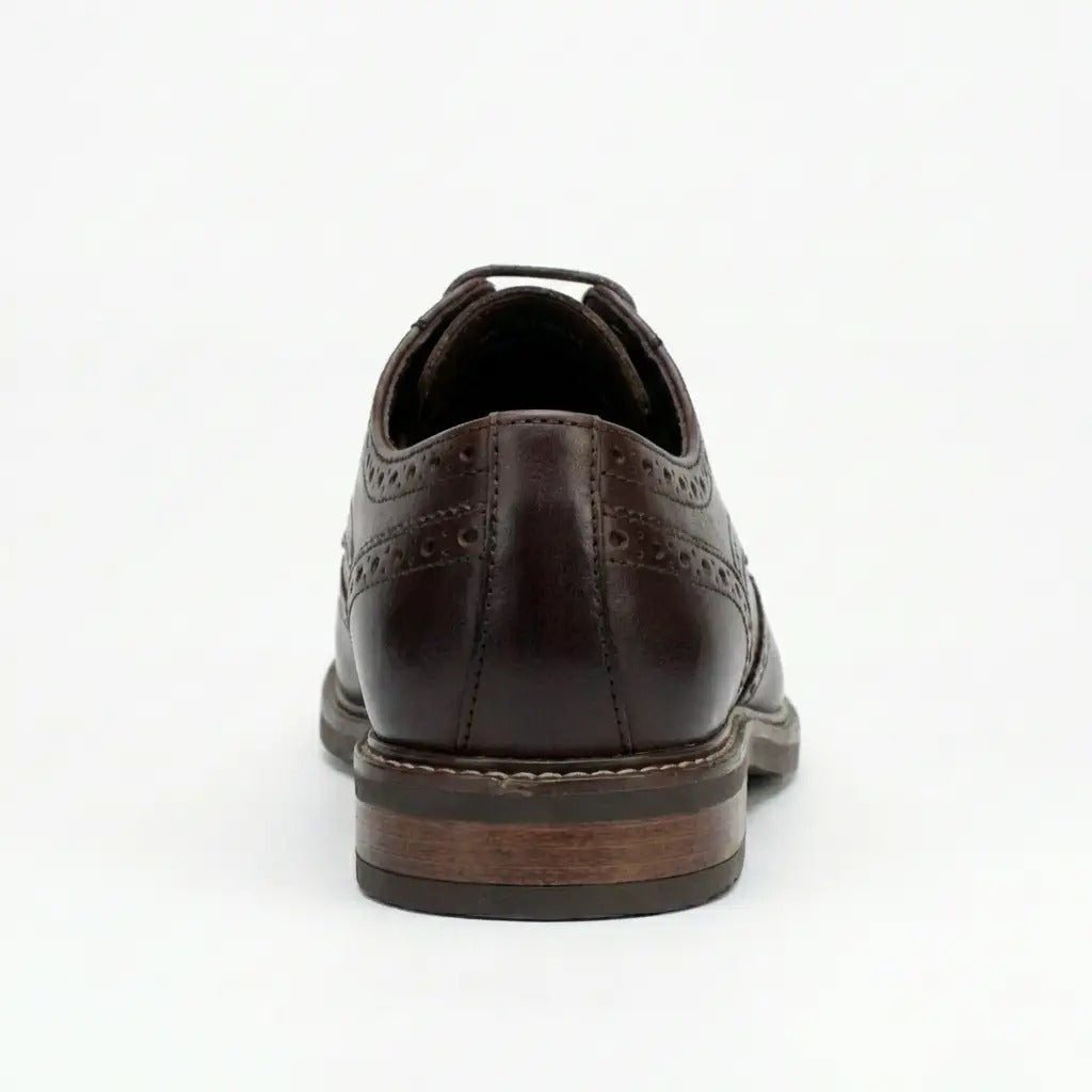 Zapatos Stokes para hombre, de piel marrón, con puntera de ala y cordones, estilo brogue.