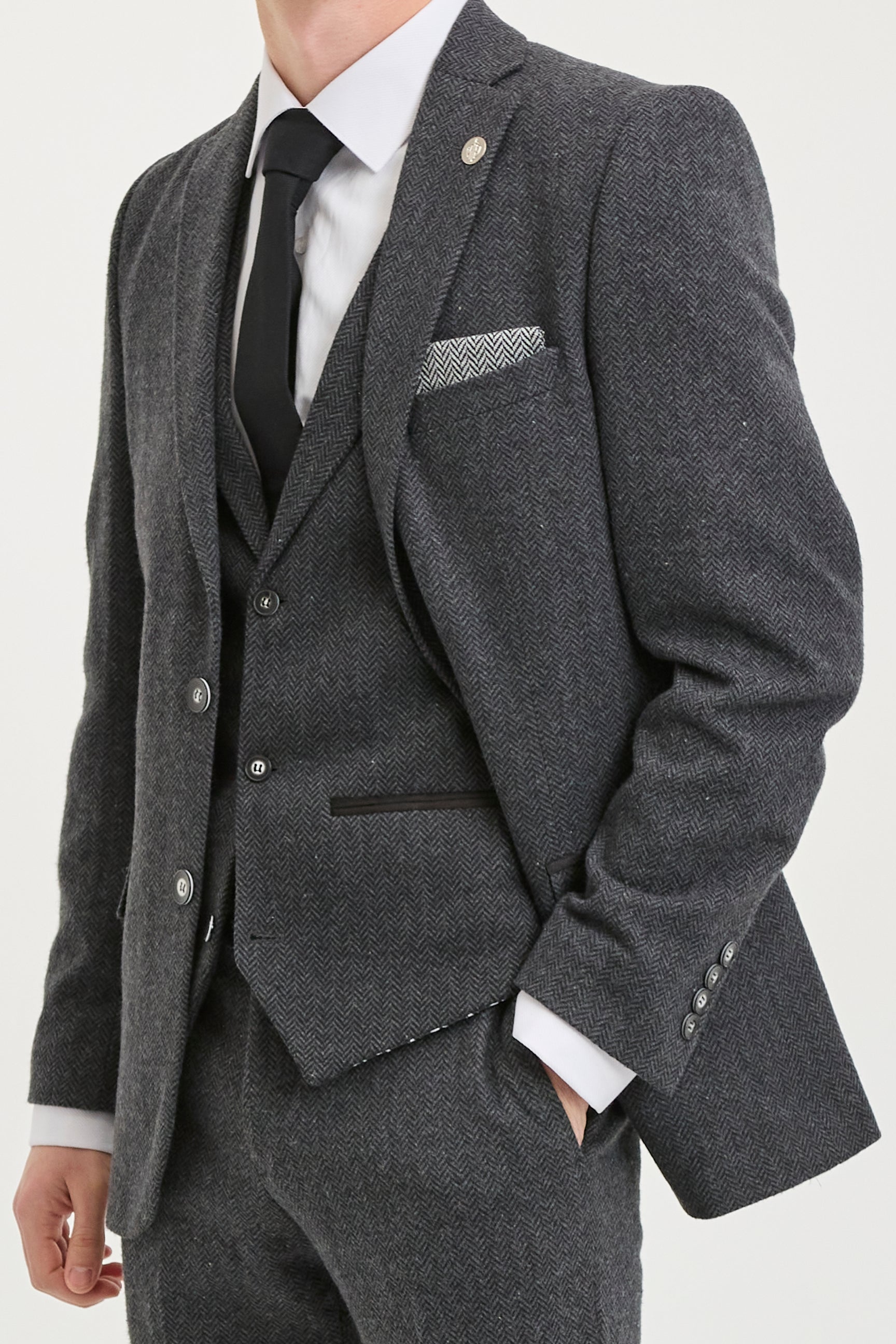 Traje de hombre de 3 piezas de tweed con estampado de espiga en color gris carbón - STZ11
