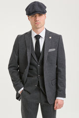 Traje de hombre de 3 piezas de tweed con estampado de espiga en color gris carbón - STZ11