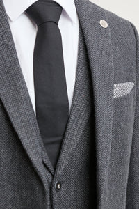 Traje de hombre de 3 piezas de tweed con estampado de espiga en color gris carbón - STZ11