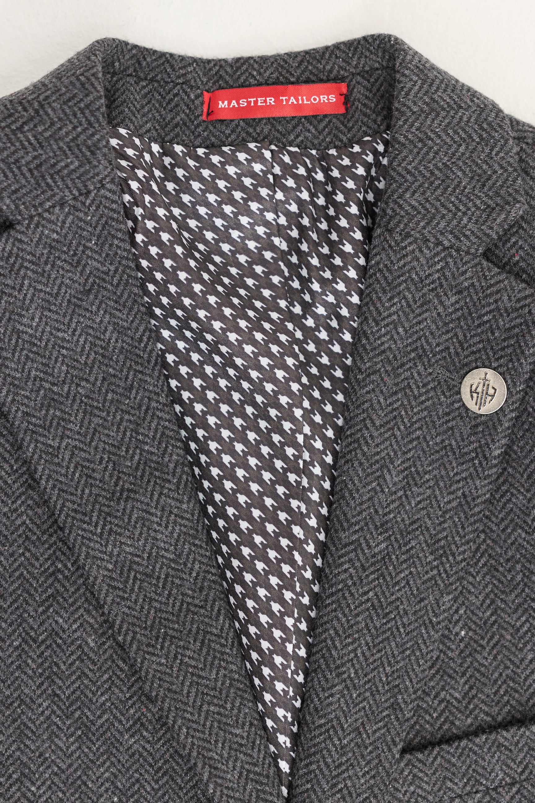 Traje de hombre de 3 piezas de tweed con estampado de espiga en color gris carbón - STZ11