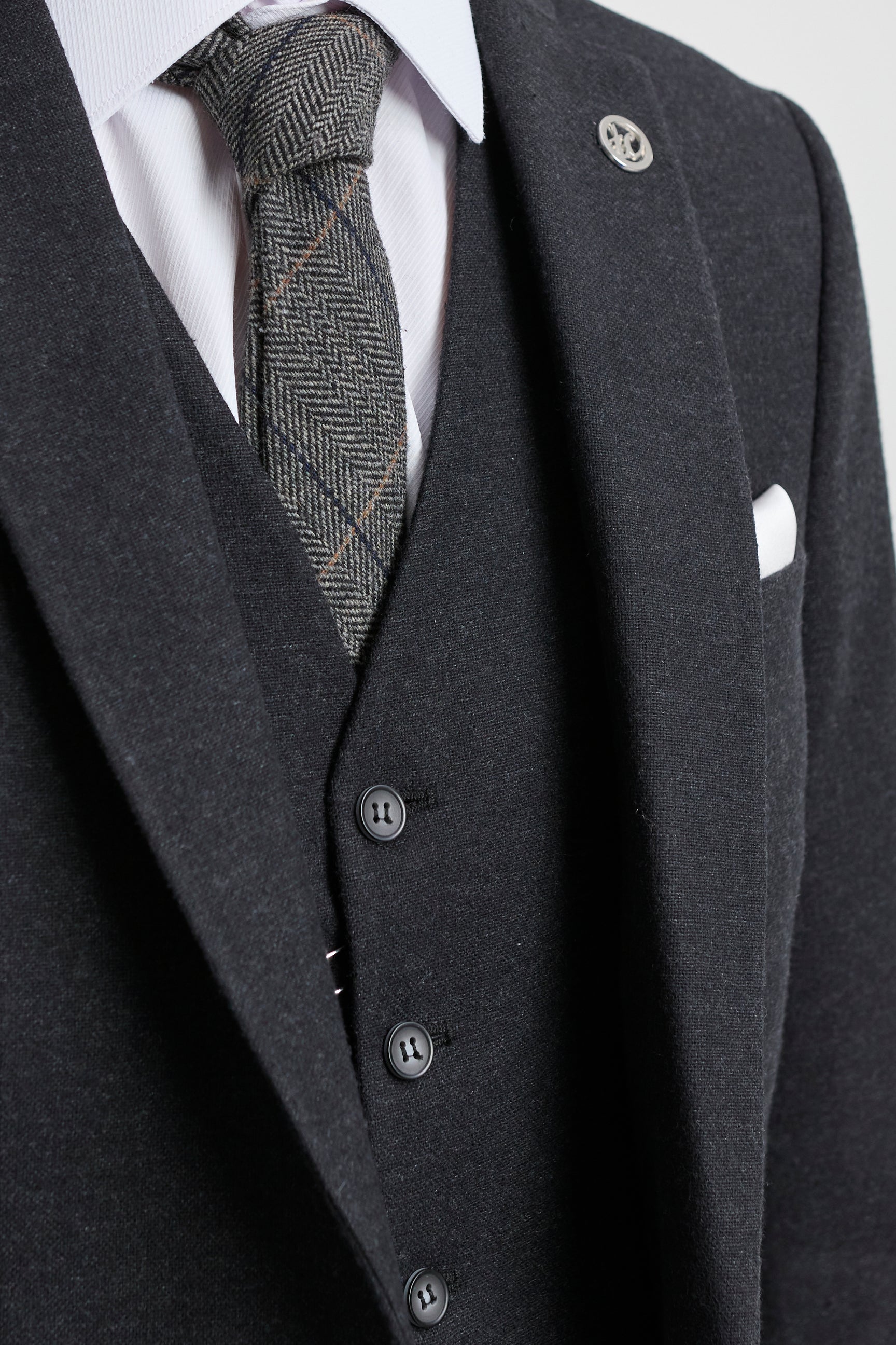 Traje negro vintage de hombre de los años 20