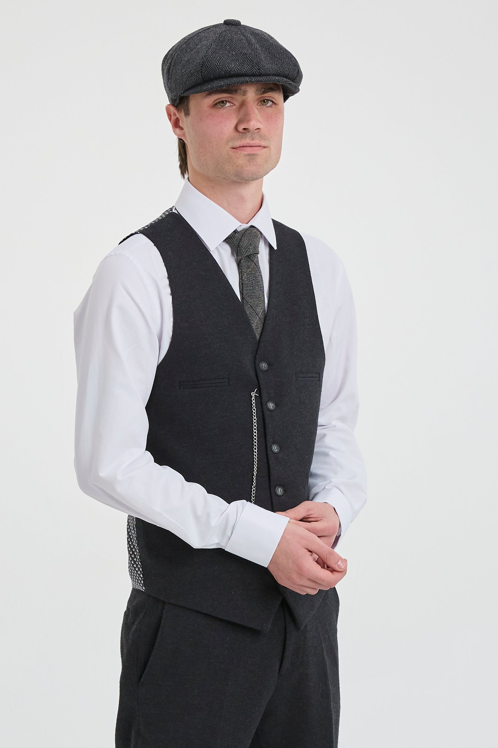 Traje negro vintage de hombre de los años 20