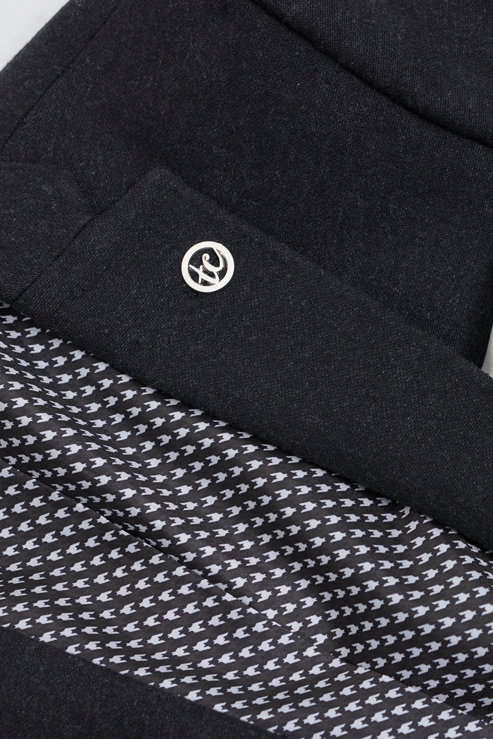 Traje negro vintage de hombre de los años 20