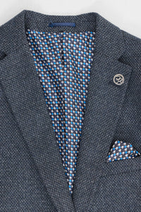 Traje de hombre de 3 piezas azul marino con chaleco cruzado.